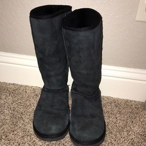 Black UGGS!